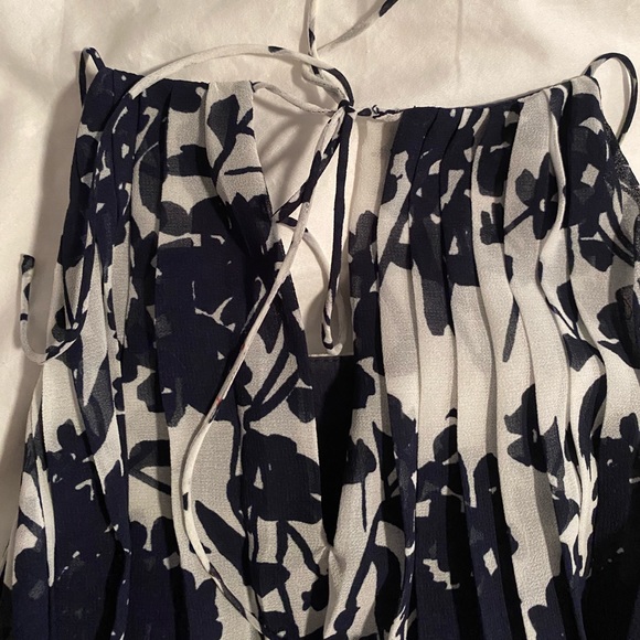 Donna Morgan “Jade” pleated chiffon midi dress - Picture 3 of 8